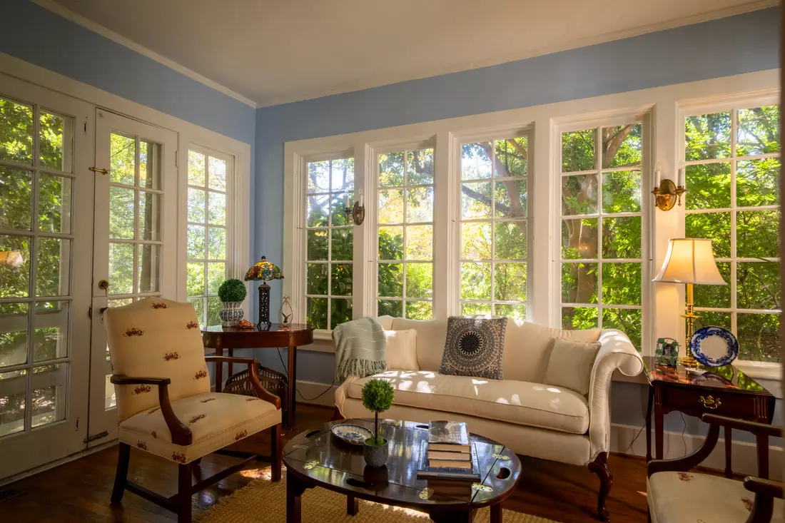 Sun room with wraparound windows